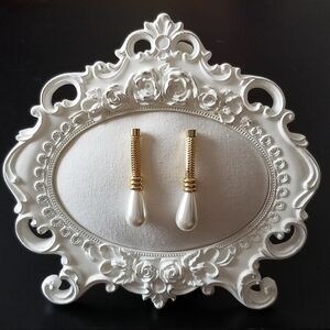 [UNKNOWN] Strange Pearl Drop Earrings